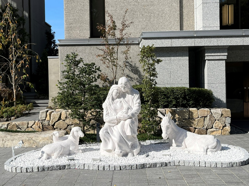 Nativity-at-Tokyo-TempleA.jpg